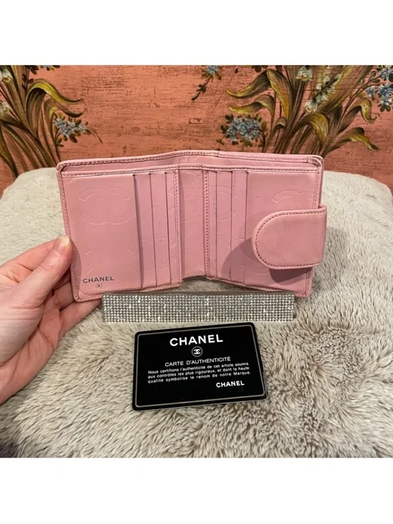 Chanel Cambon Pink Quilted Calfskin
Leather with Black Large CC Bi-fold Wallet - Picture 5 of 13